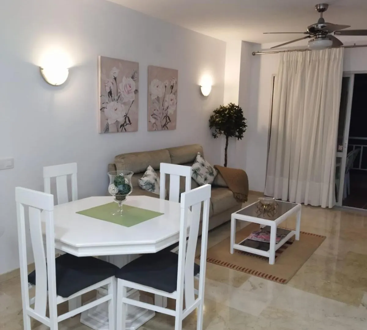Beautiful Suite, Ideal Familias, Palm Beach Fuengirola Apartment